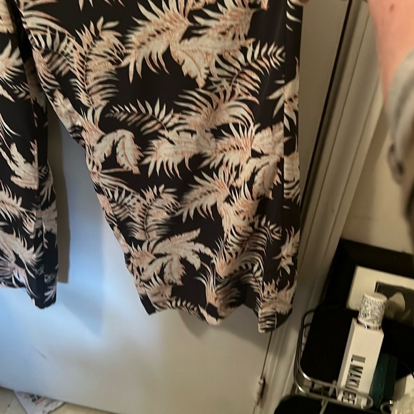 Chic Black and Cream Wide-Leg Jumpsuit - Picture 6 of 9